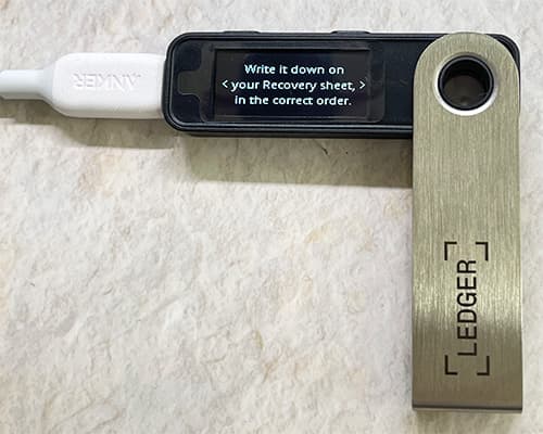 Ledger Nano S Plusのリカバリーフレーズを書き込む準備をしてください。