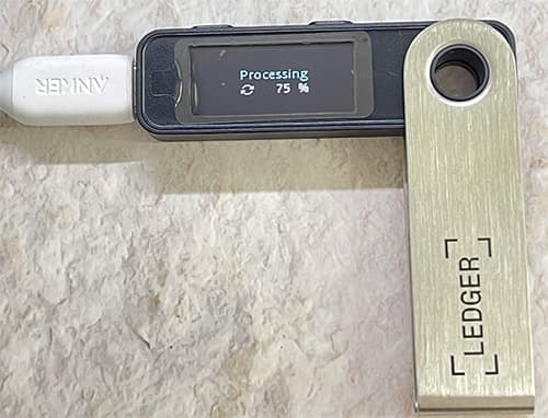 Ledger Nano S Plus（レジャーナノSプラス）のアップデート中画面