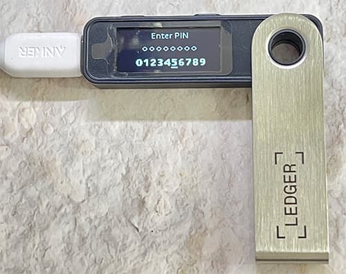 Ledger Nano S Plus（レジャーナノSプラス）のアップデートが終わると再起動後、PINコードの入力が必要