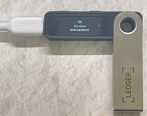 Ledger Nano S Plus（レジャーナノSプラス）でも取引内容を確認