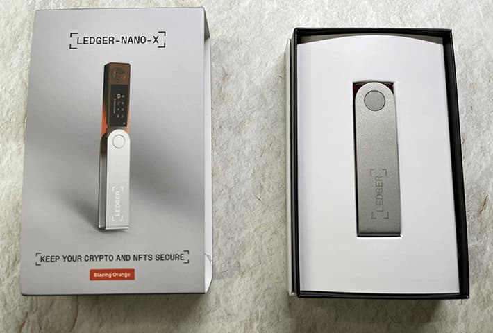 Ledger Nano Xの箱を開けた状態