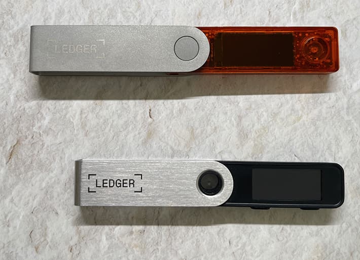 Ledger Nano XとNano S Plusの違い、横置き